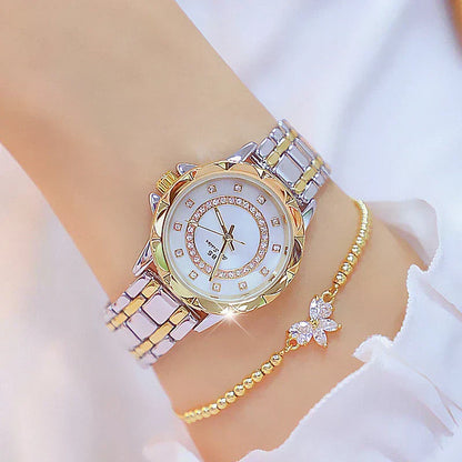 Damenarmbanduhr mit Strasssteinen und Diamanten